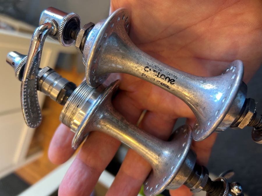 Suntour hubs before polishing